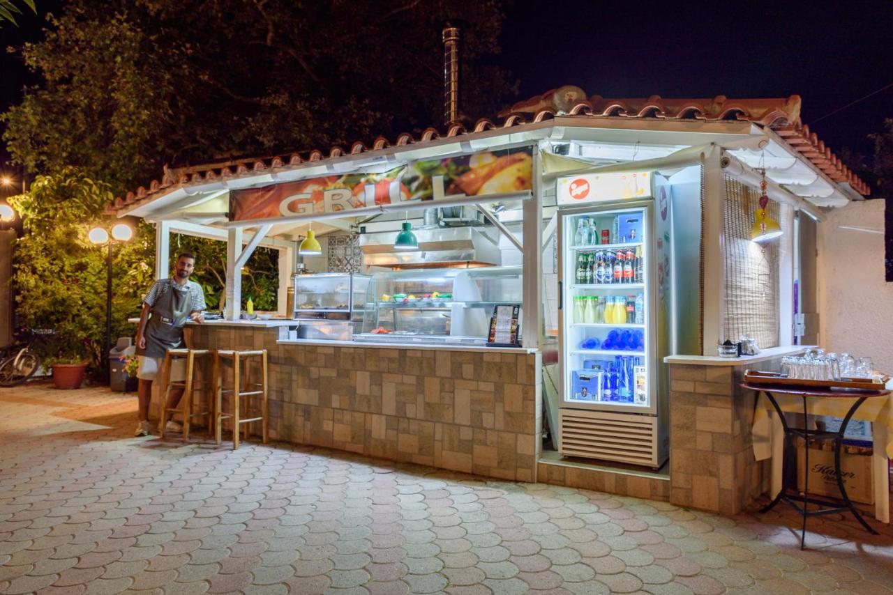 Des Roses Hotel Platanias  Exterior photo