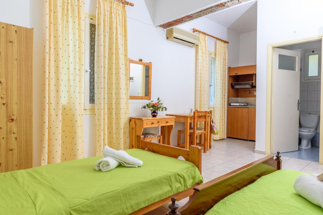 Des Roses Hotel Platanias  Exterior photo