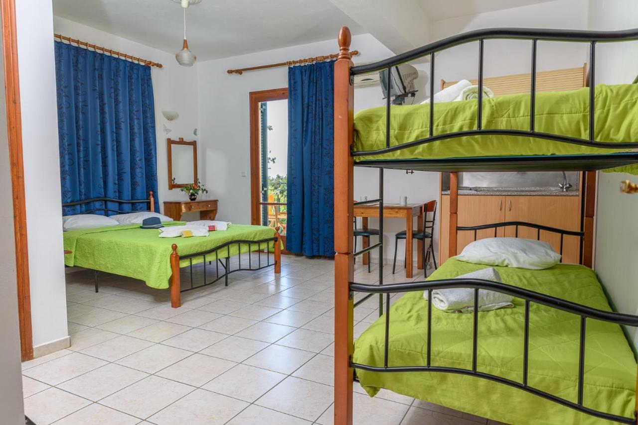 Des Roses Hotel Platanias  Exterior photo