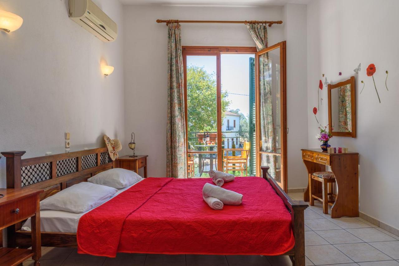 Des Roses Hotel Platanias  Exterior photo