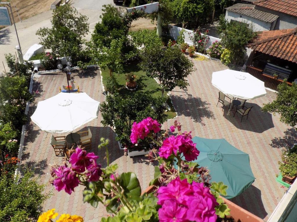 Des Roses Hotel Platanias  Exterior photo