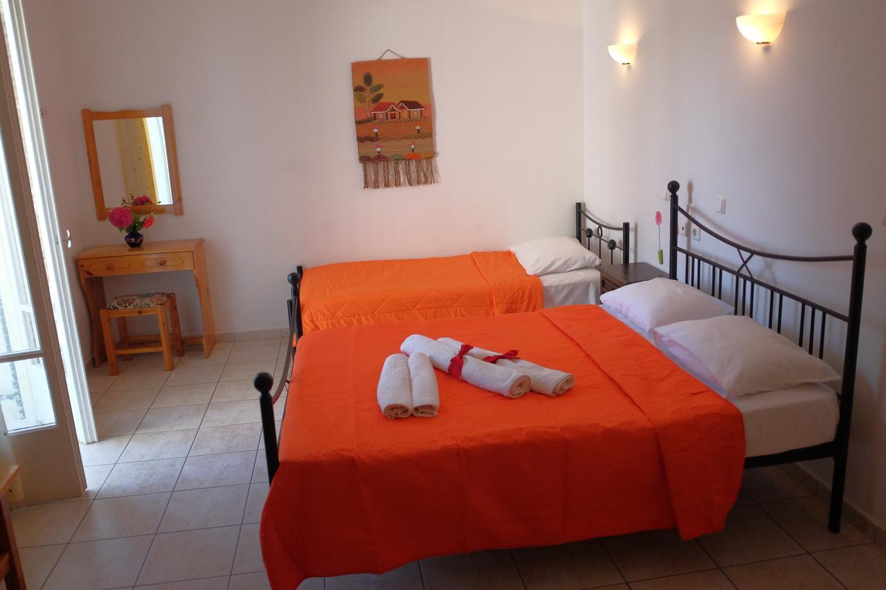 Des Roses Hotel Platanias  Exterior photo