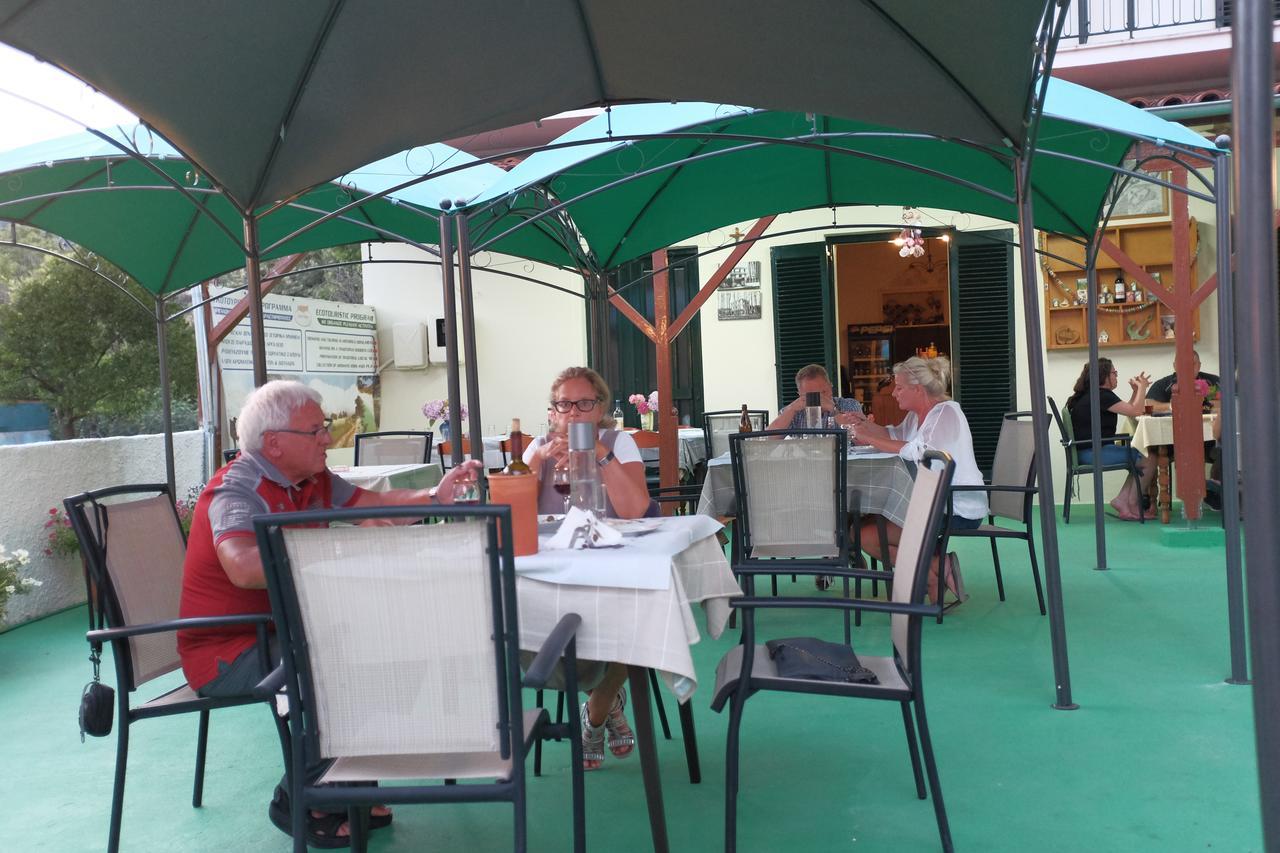 Des Roses Hotel Platanias  Exterior photo