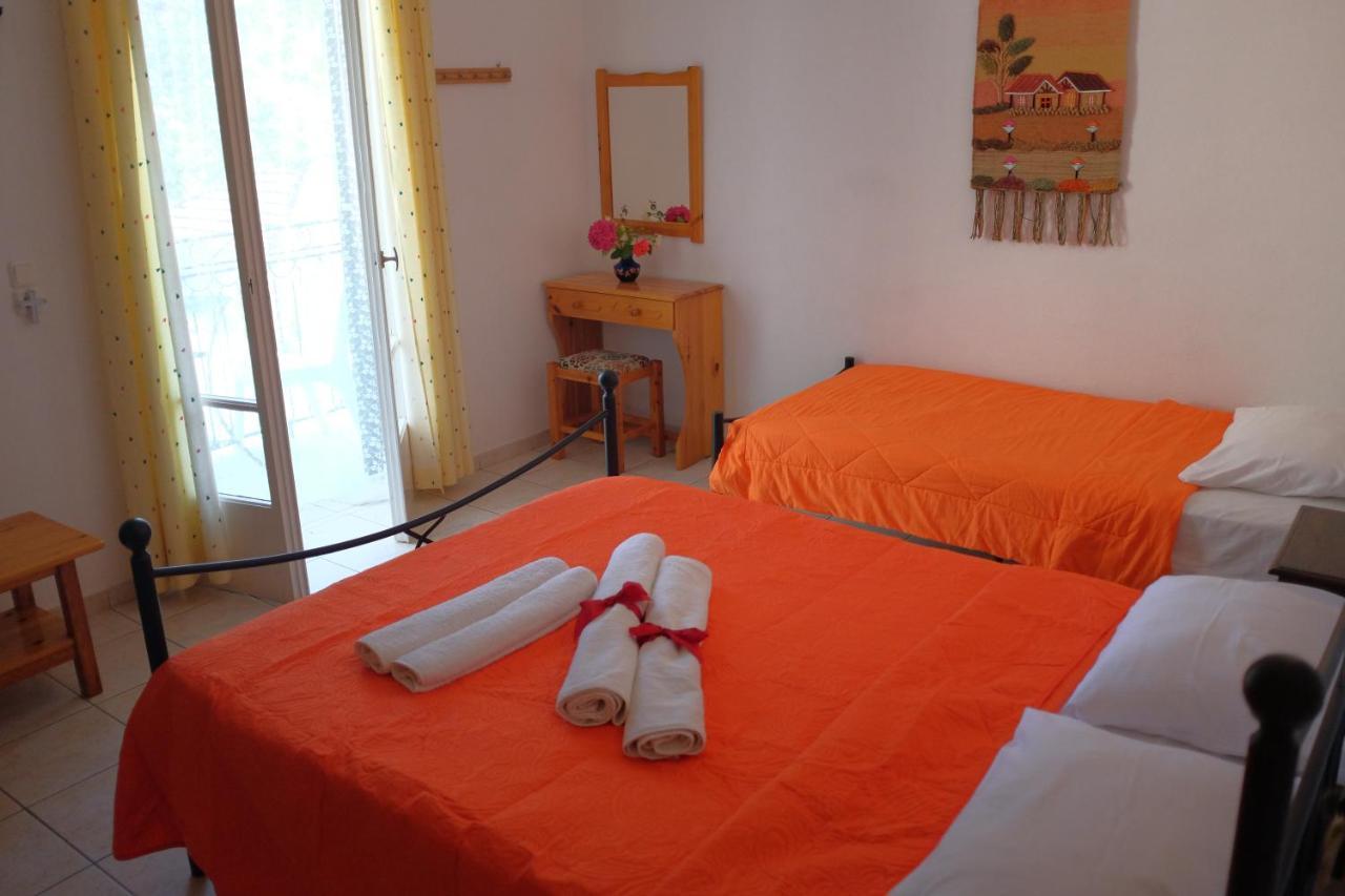 Des Roses Hotel Platanias  Exterior photo