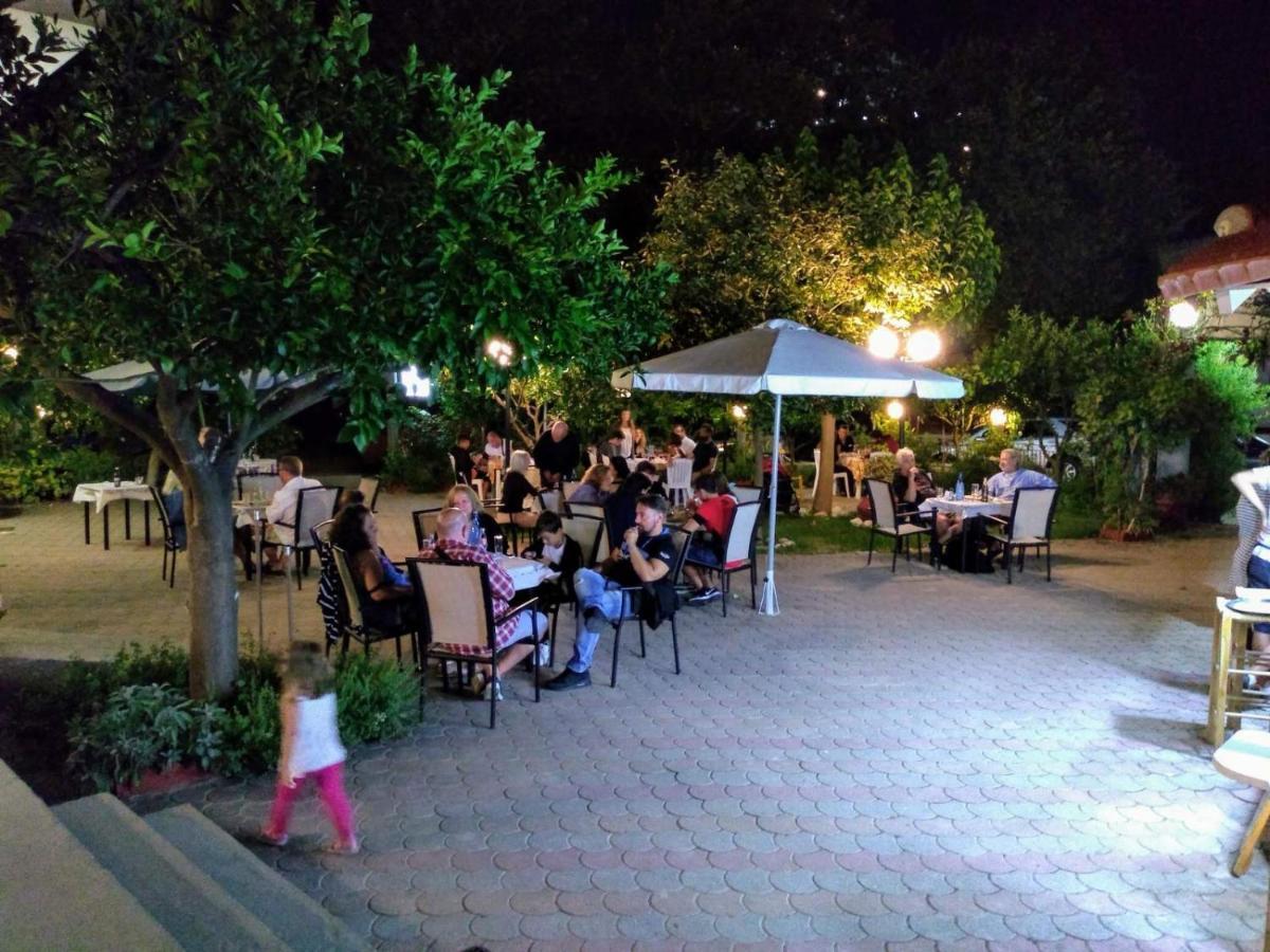 Des Roses Hotel Platanias  Exterior photo